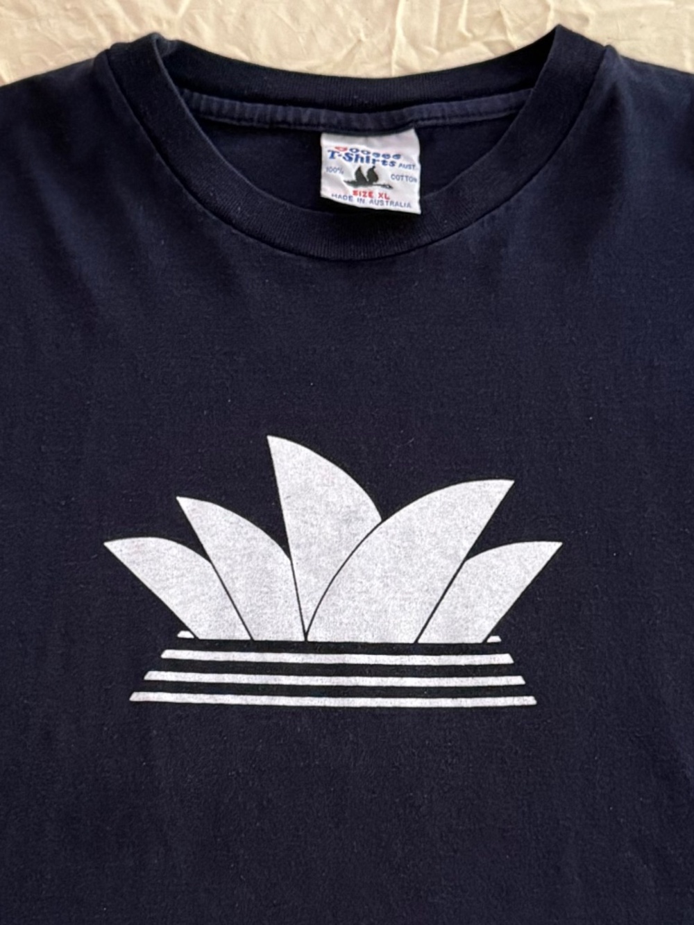 Vintage Y2K Sydney Opera House t-shirt unisex size XL